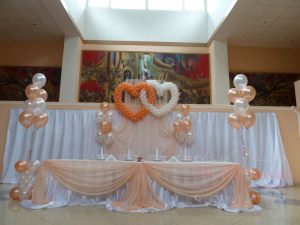 Декор шатра на свадьбу шарами красиво 
