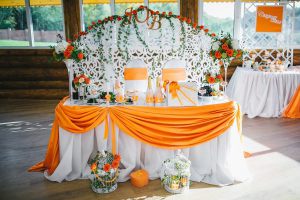 Украшение свадьбы в оранжевом цвете красиво 