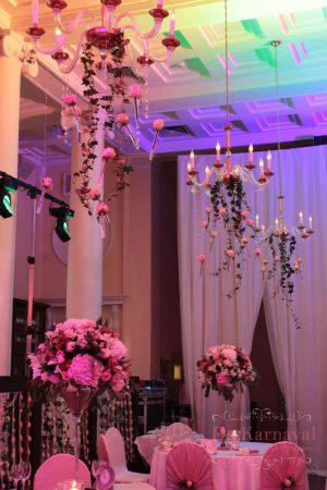 Украшение зала на свадьбу цветами недорого