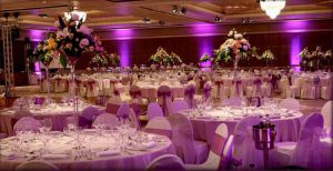 Оформление зала на свадьбу цветами цены