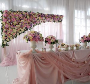 Оформление зала для свадеб цветами фото