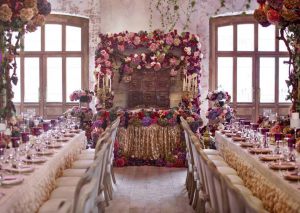 Украшение зала к свадьбе цветами цены