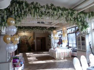 Декор зала для свадеб цветами недорого в Москве 