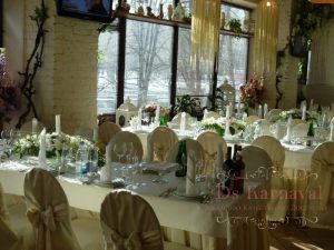 Декор зала к свадьбе цветами недорого в Москве 