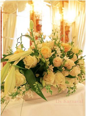 Декор свадеб большой композицией цветов недорого цены 