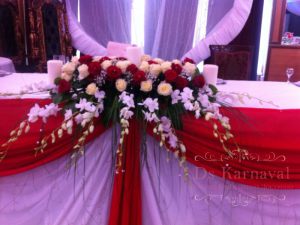 Украшение свадеб композицией из живых цветов недорого цены 