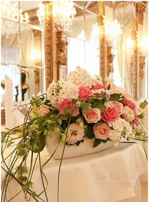 Декор свадеб средней композицией цветов цены