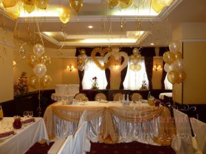 Декор свадьбы банкетного зала шарами фото