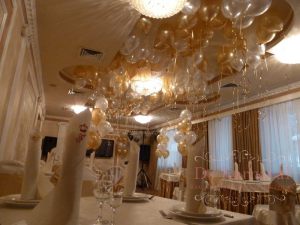 Декор свадьбы банкетного зала шарами красиво 