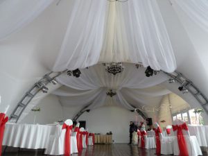 Украшение зала для свадьбы тканью дешево