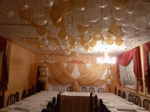 Украшение свадеб зала шарами оригинально 