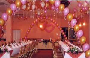 Декор свадеб зала шарами недорого
